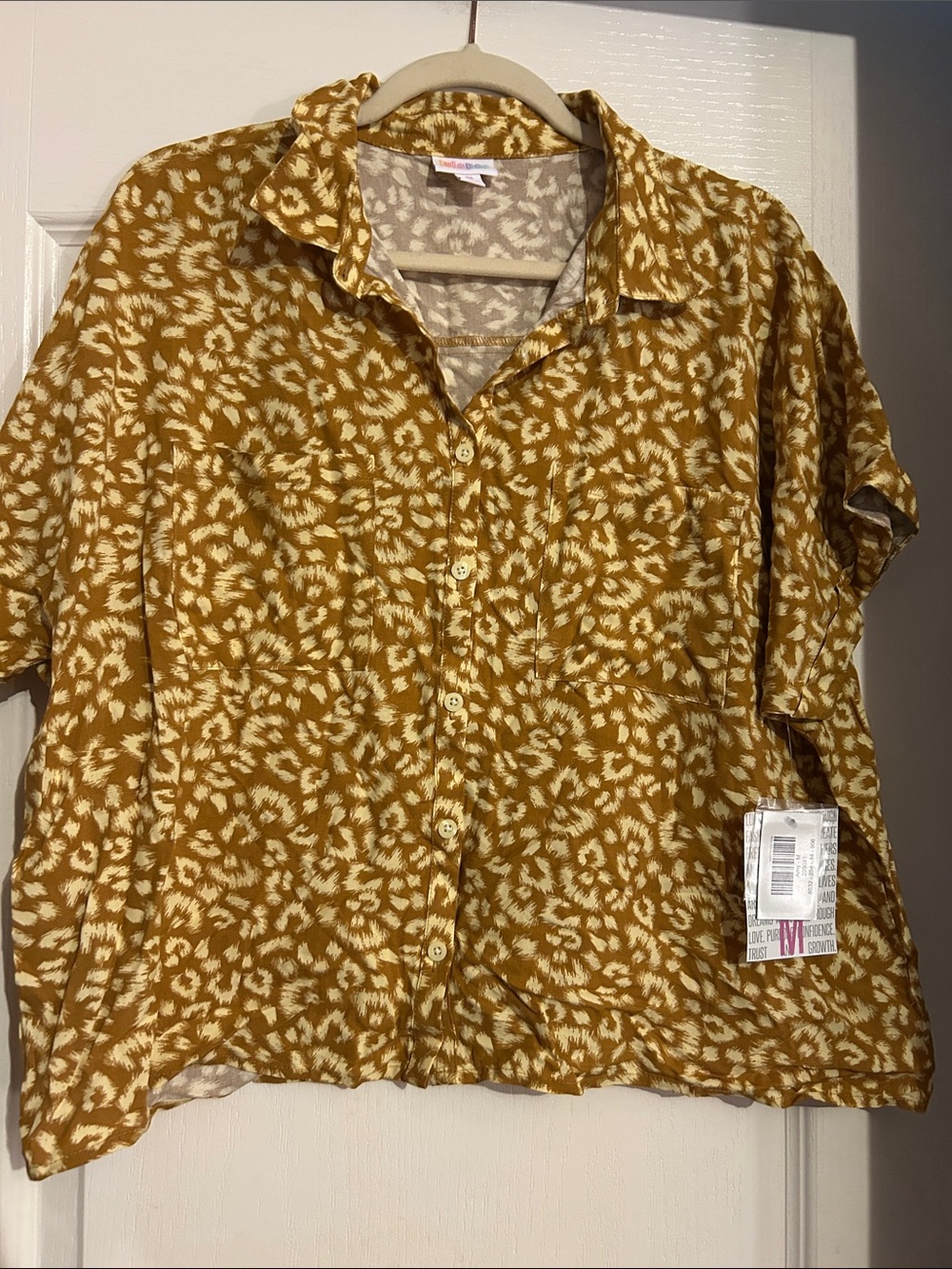 LuLaRoe Leopard Amy Printed Button-Down Shirt Dolman Sleeves Medium Fall